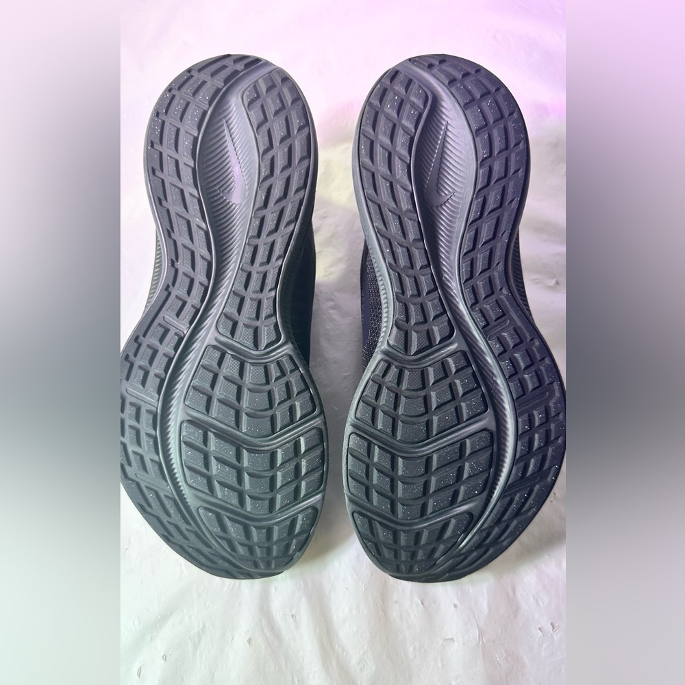 Nike Men's Black Mesh Athletic Running Shoes - Picture 8 of 9